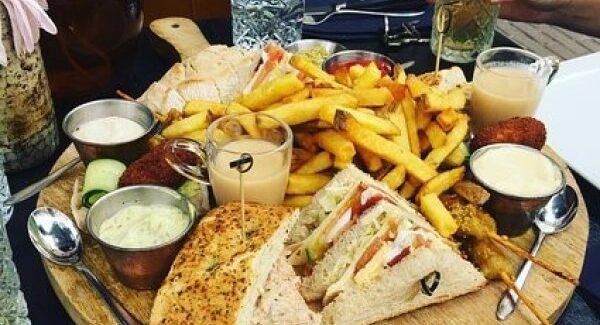 <strong>Met zijn tweetjes genieten van een heerlijke lunchplank bij ‘De Heerekamer’ (Lisse) voor slechts € 25,- dat is 36% Bol van Voordeel korting. Eet smakelijk!</strong>